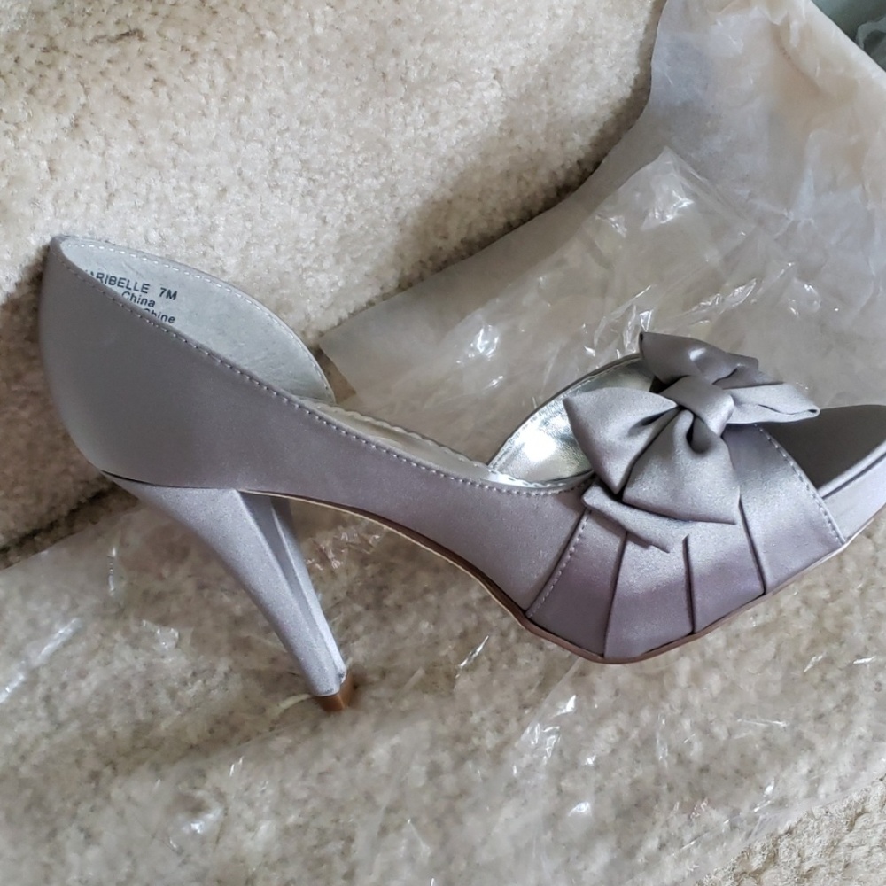 Gray heels brand new